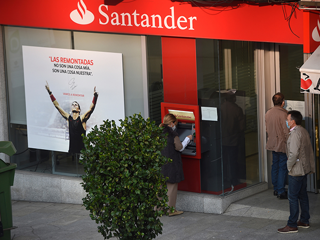 Neste momento estás a ver Reabre a sucursal bancaria xudicial da rúa Coruña tras as revindicacións dos procuradores
